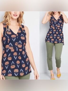 🪷Modcloth Navy Floral V-Neck Tank Top 🪷